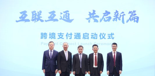 Image of China and Hong Kong regulatory officials at the launch of the new payment link