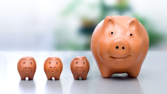 Visa partners with community banks, represented by a big piggy-bank and the small ones