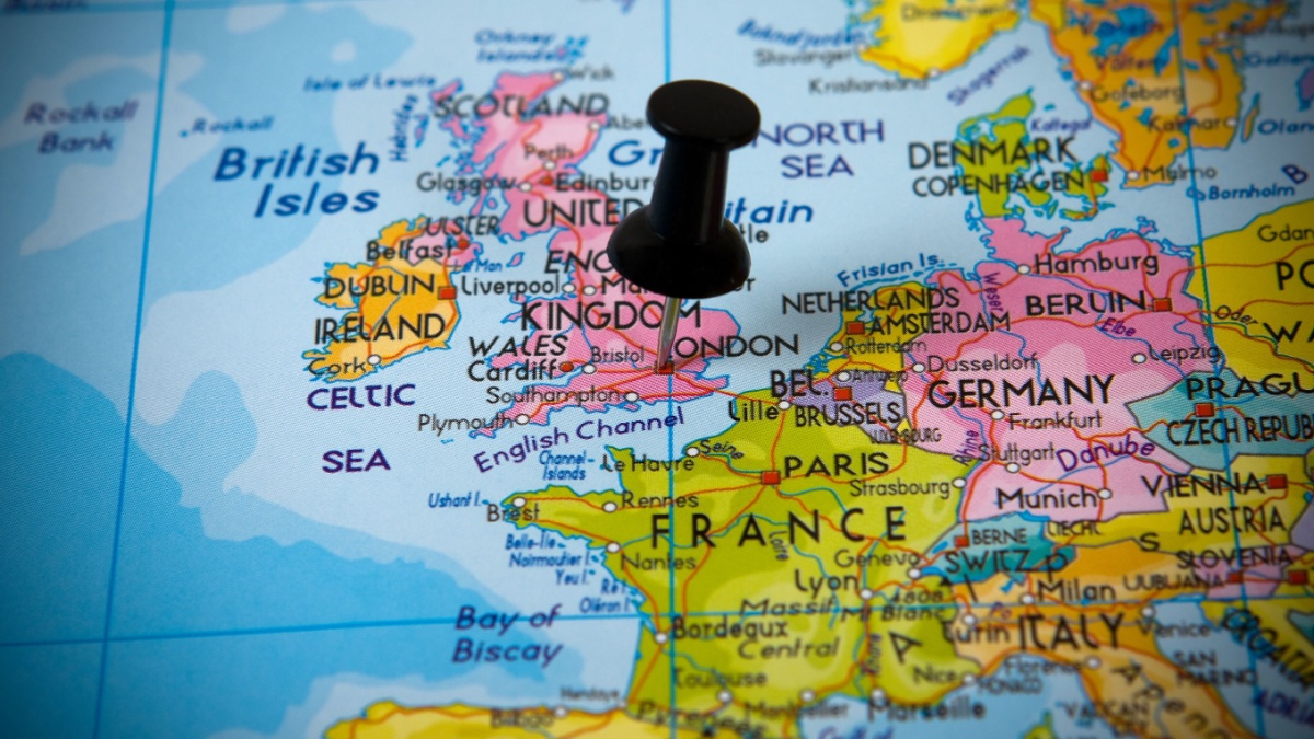 Small pin pointing on London (UK) in a map of Europe, representative of Brex's propose UK expansion