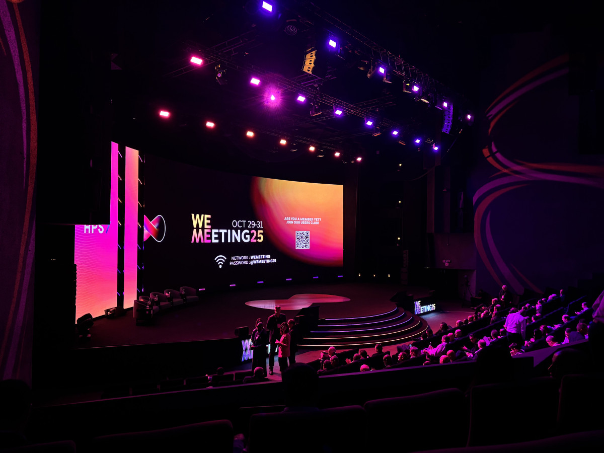 Image of the stage at WEMEETINGS2025