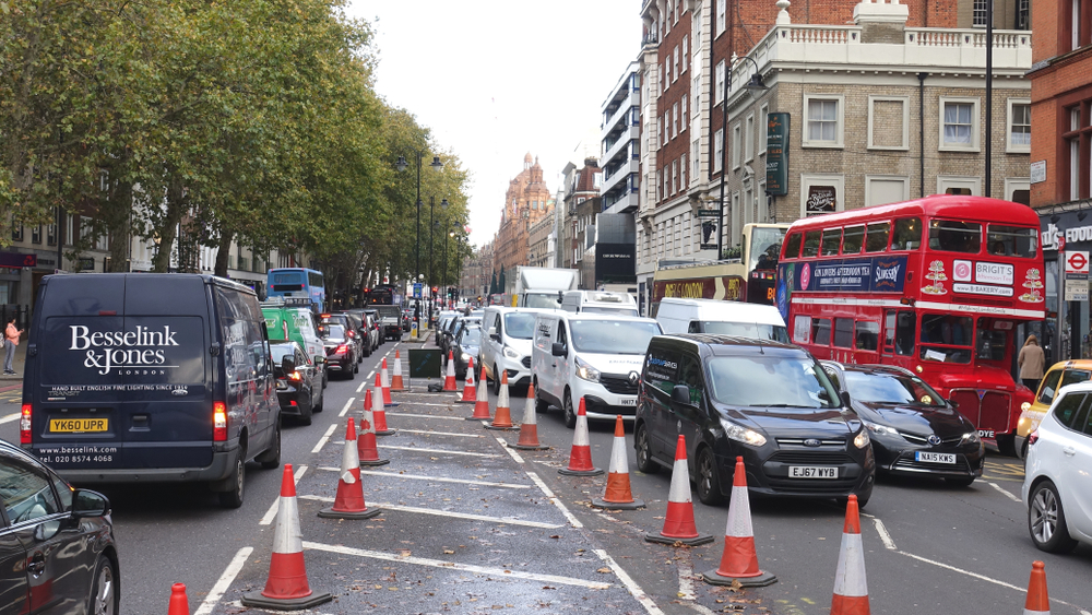 Image of gridlock in the UK representing stablecoin holdups