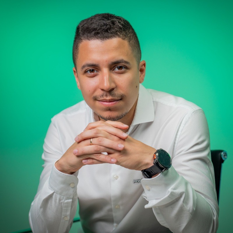 Headshot of Breno Oliveira, CPO at payabl.