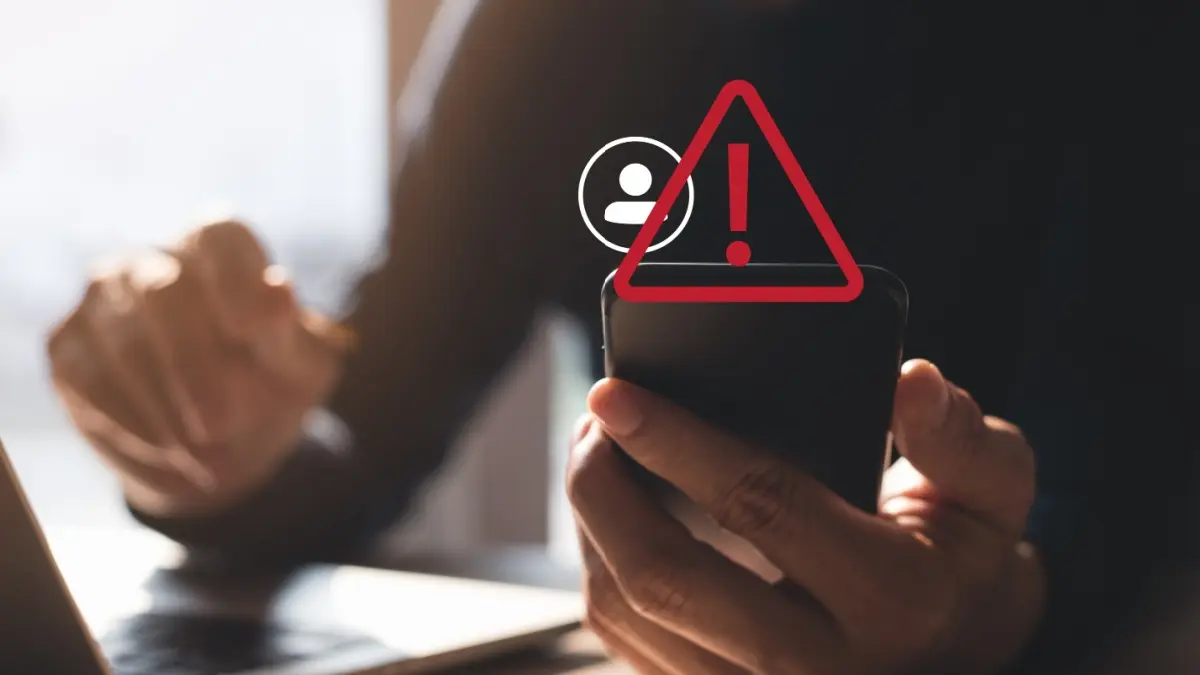 System hacked fraud warning alert. Cyber security on mobile app