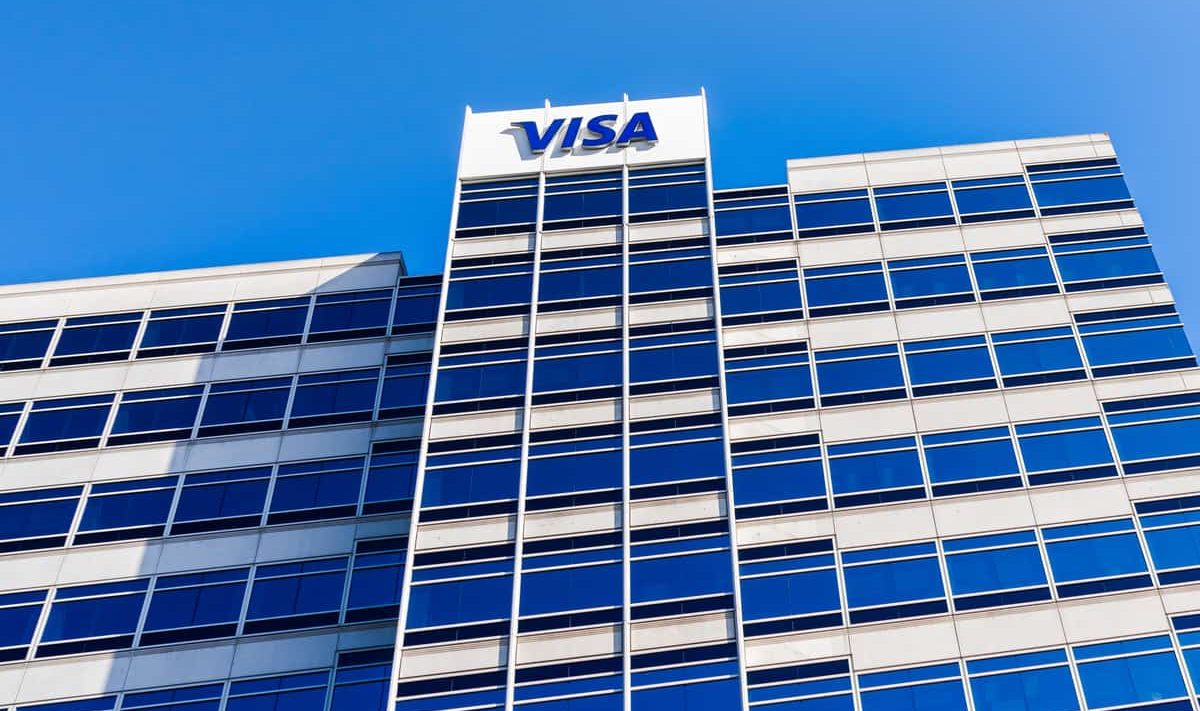 Visa cuts 7% of jobs