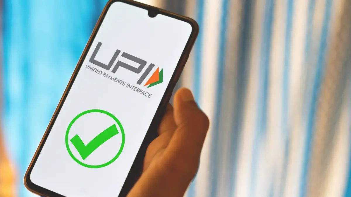 UPI payment gateway with green tick.