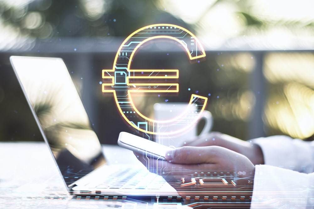 Cash in the era of the digital euro-2