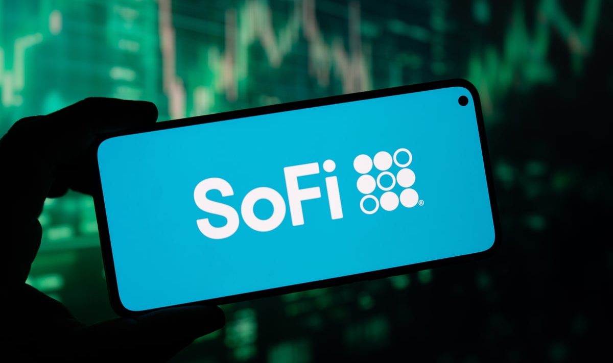 SoFi Mastercard link for stablecoin settlement