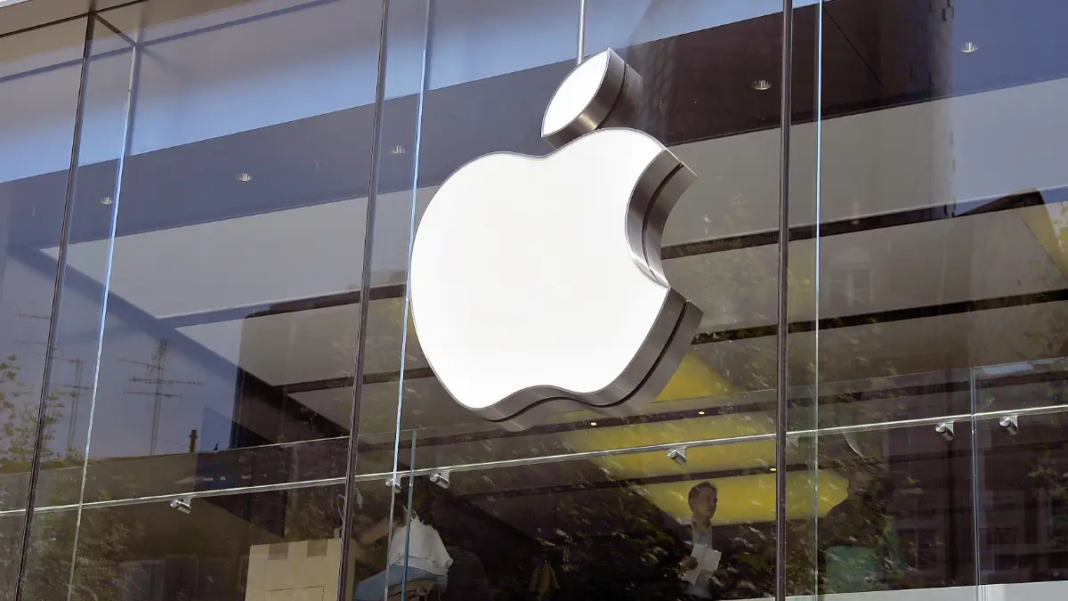 FRANKFURT,GERMANY-SEPT 11:APPLE store on September 11,2015 in Frankfurt,Germany.Apple Inc. is an American multinational technology company headquartered in Cupertino, California.